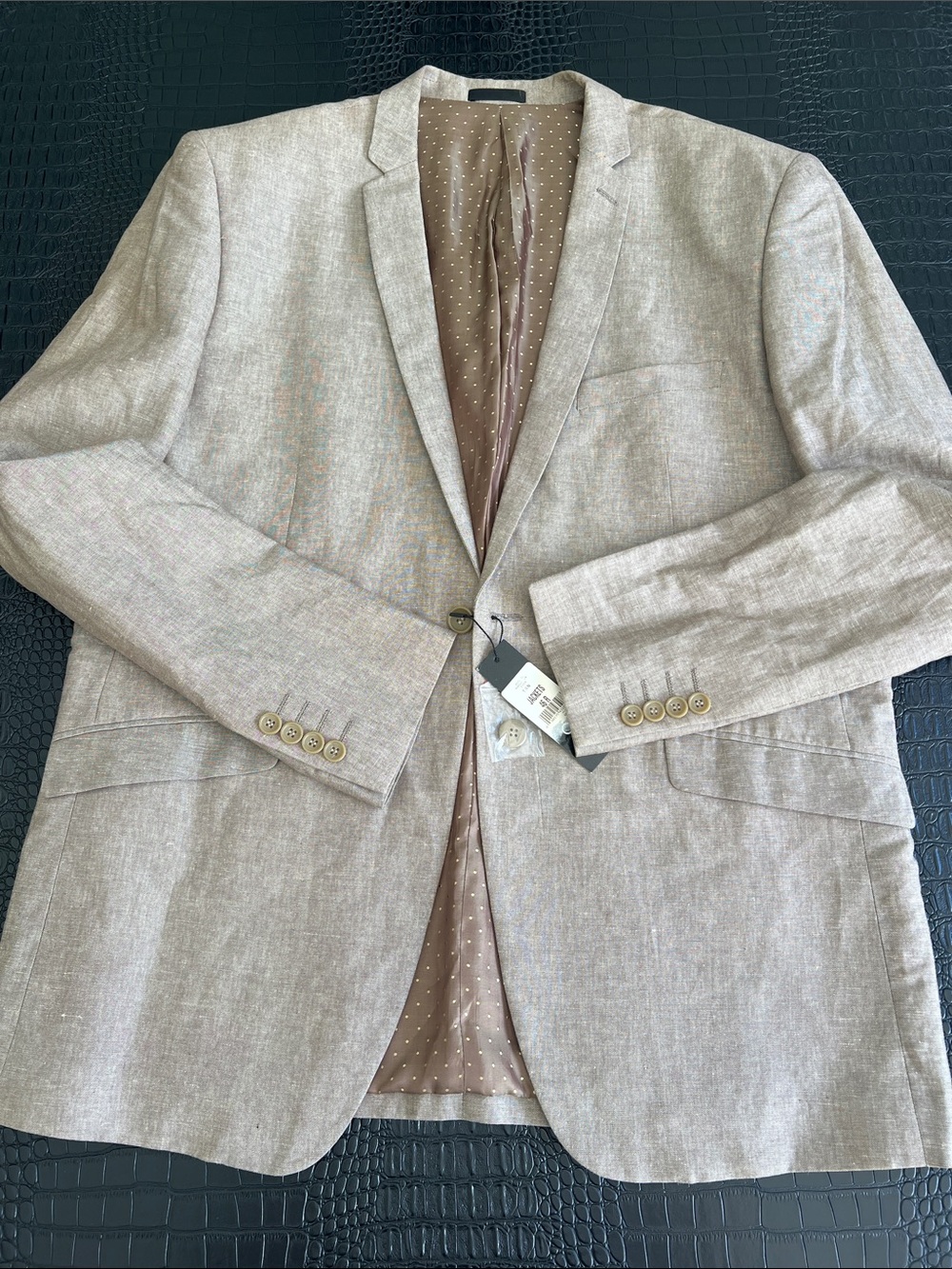 NWT. Linen & Cotton Cielo Beige Sport Coat with Polka Dot Lining